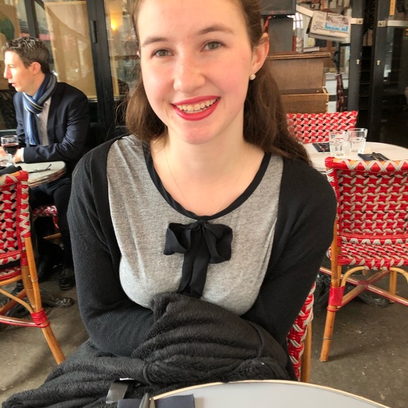 Meet your Posher, Amanda - Picture 3 of 4